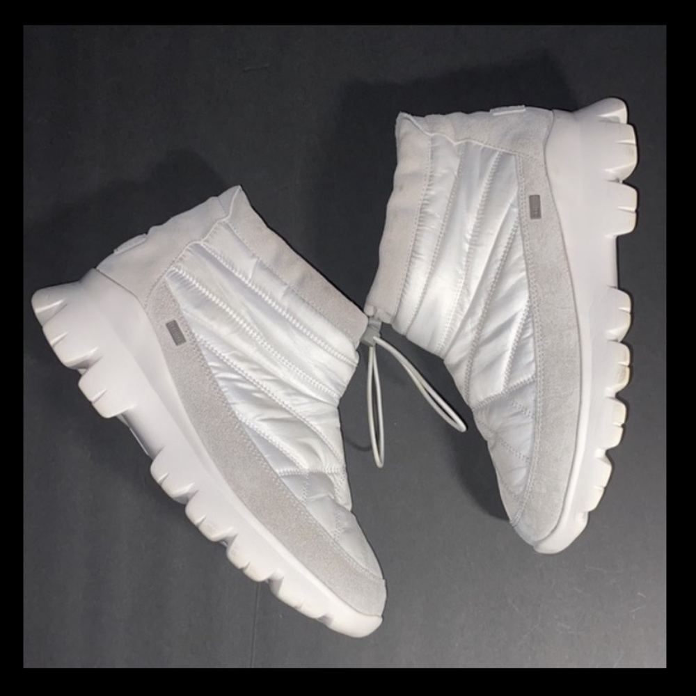 UGG CENTARA QUILTED WOMENS BOOTS